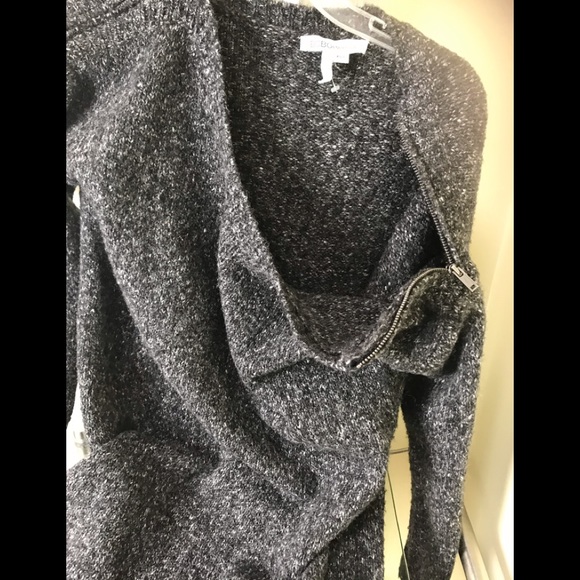 BCBG NWOT Tunic Sweater Dress Zippers Shoulders Knit Soft Minimalist Tunic Top - Picture 5 of 8